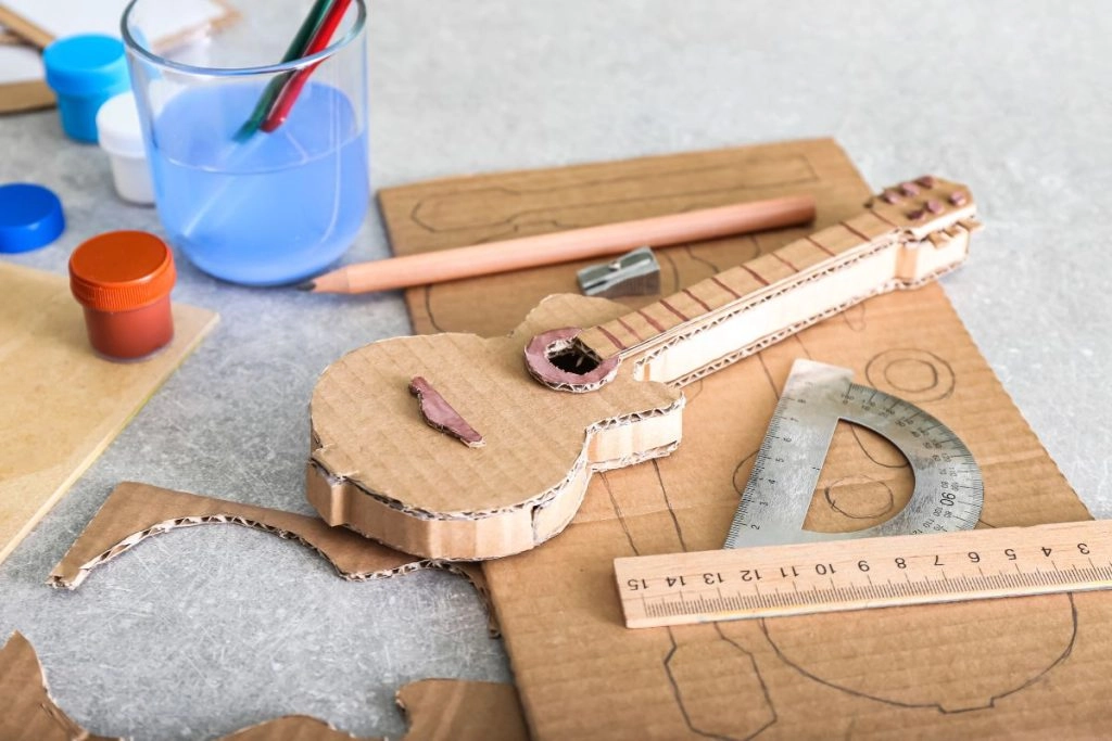 cách làm đàn guitar bằng bìa cứng