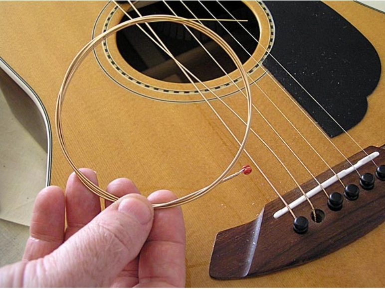 chọn dây đàn guitar không đau tay