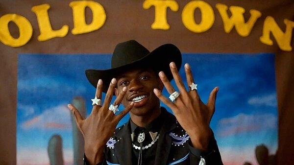 Old Town Road (remix) - Lil Nas X | Lời bài hát, hợp âm, MV